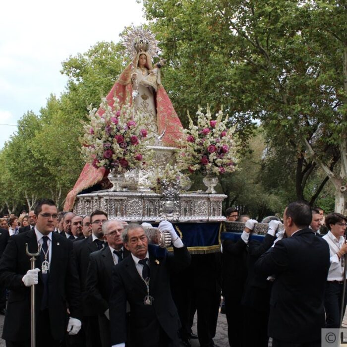 Foto de la Patrona de Linares