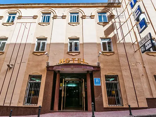 hotel victoria el mas cercano a carrera oficial